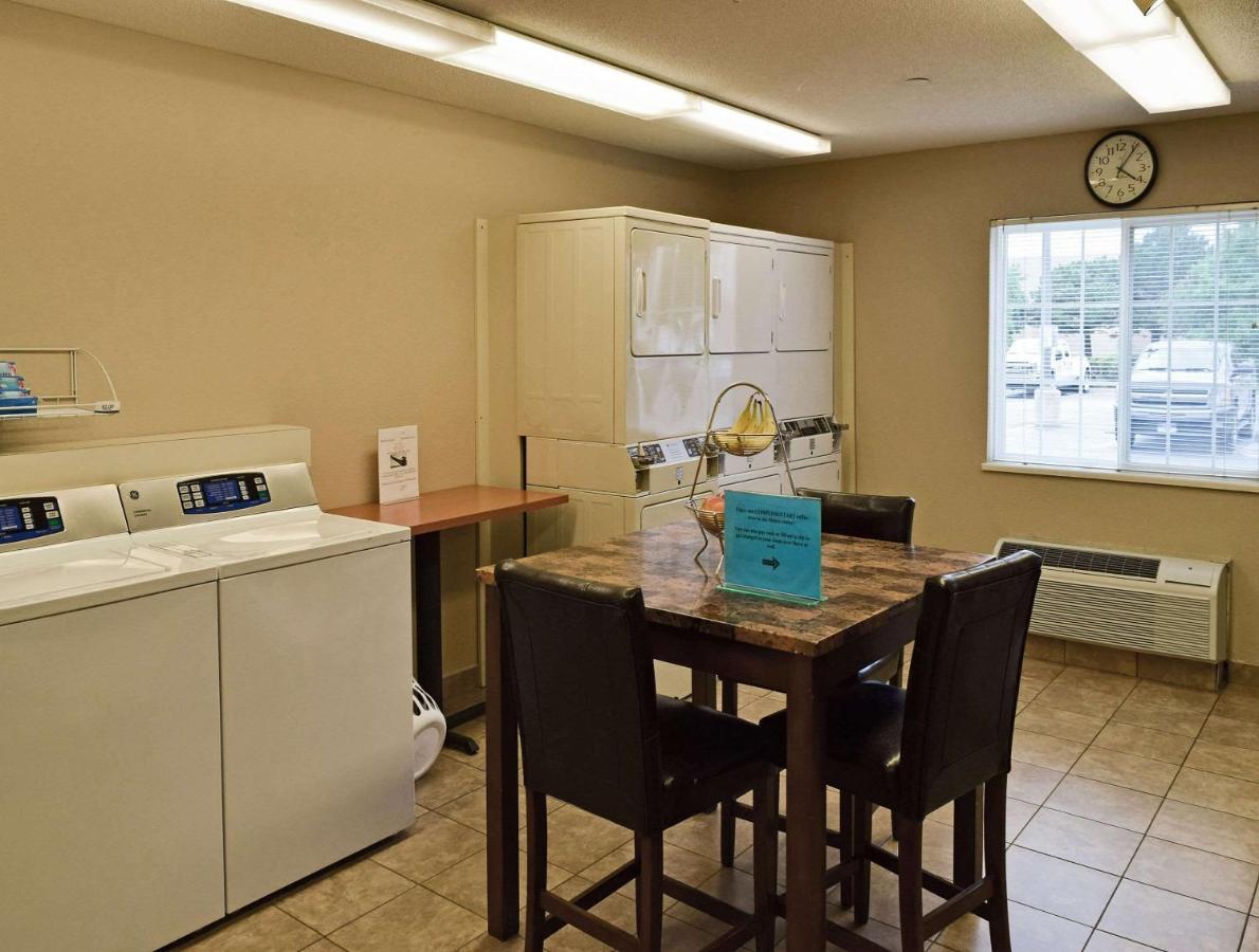 Mainstay Suites- Kansas City Overland Park Bagian luar foto